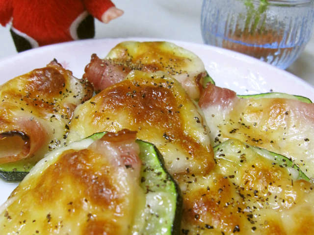 ズッキーニのベーコンチーズ焼き♥